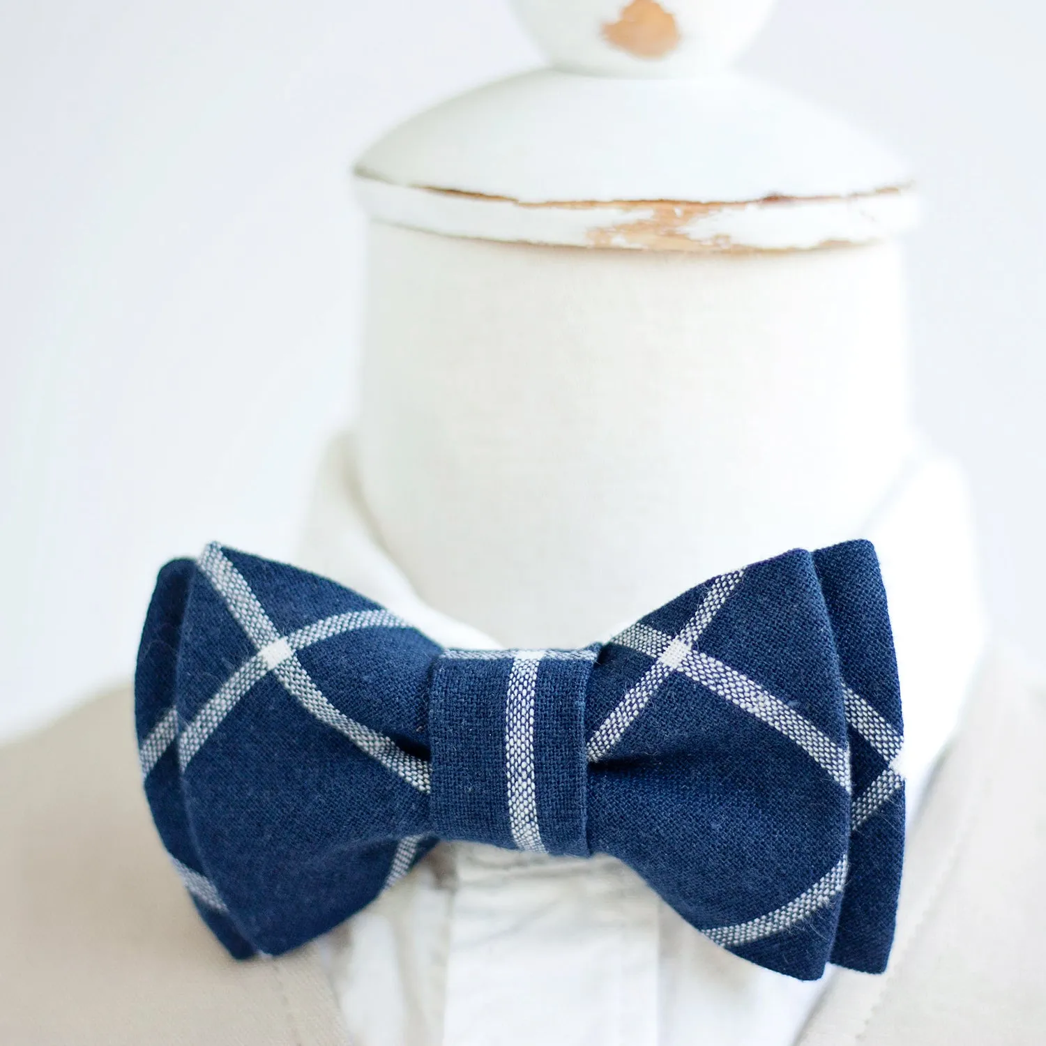 Boy's Bow Tie / Navy Linen Window Pane