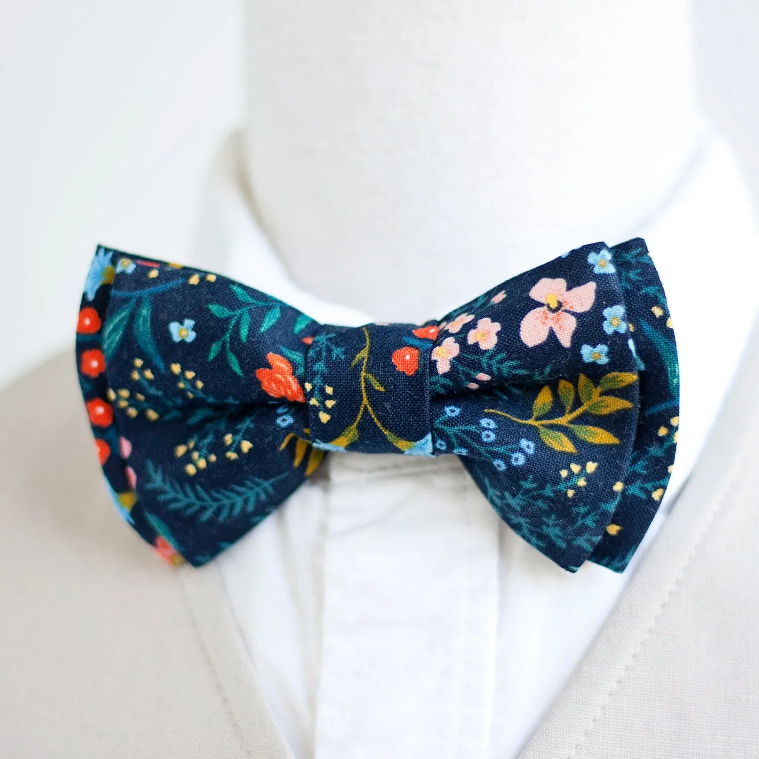 Boy's Bow Tie / Navy Metallic Floral