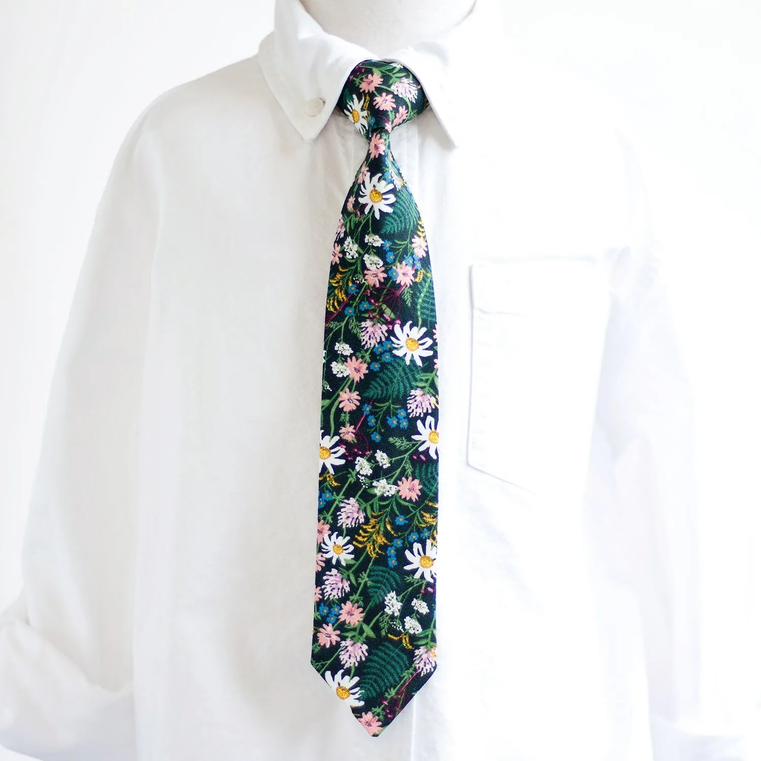 Boy's Necktie / Wildflowers In Hunter