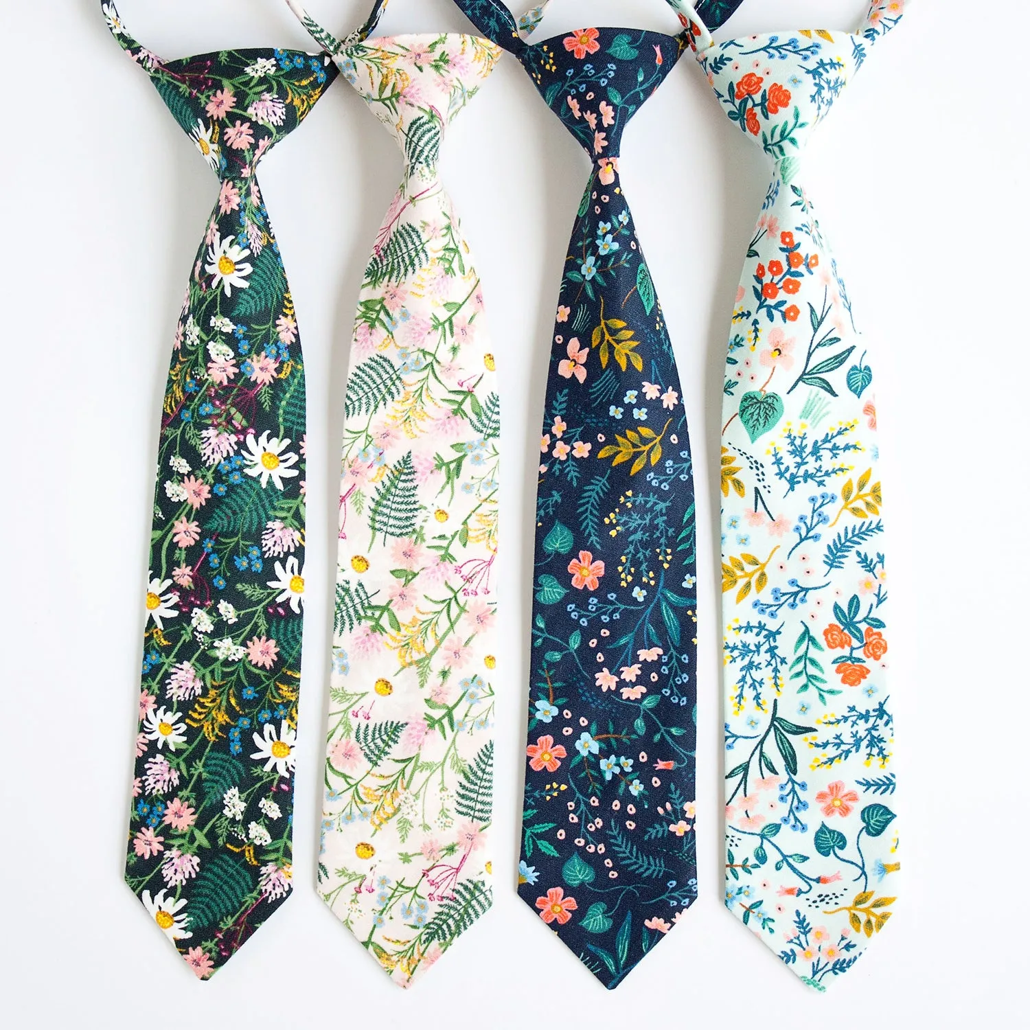 Boy's Necktie / Wildflowers In Hunter