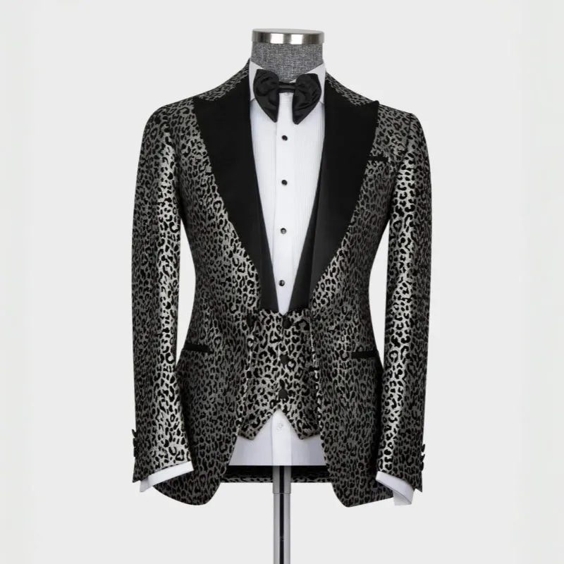 Chic Silver Three Pieces Prom Suit Jackets with Jacquard Peaked Lapel