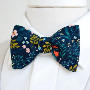 Men's Freestyle Self-Tie Bow Tie / Navy Metallic Floral